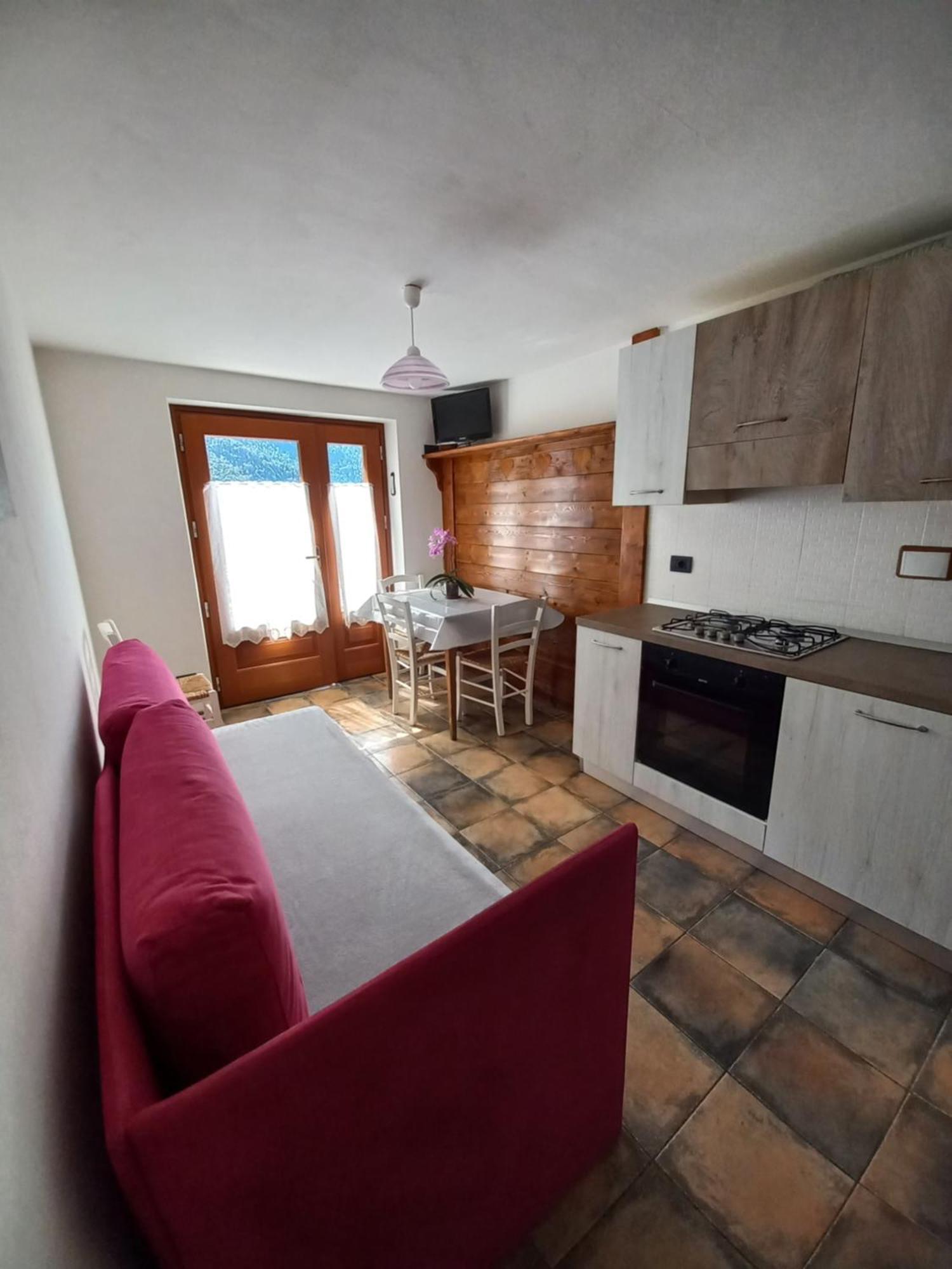 Da Lauretta Apartment Challand-Saint-Anselme Exterior foto